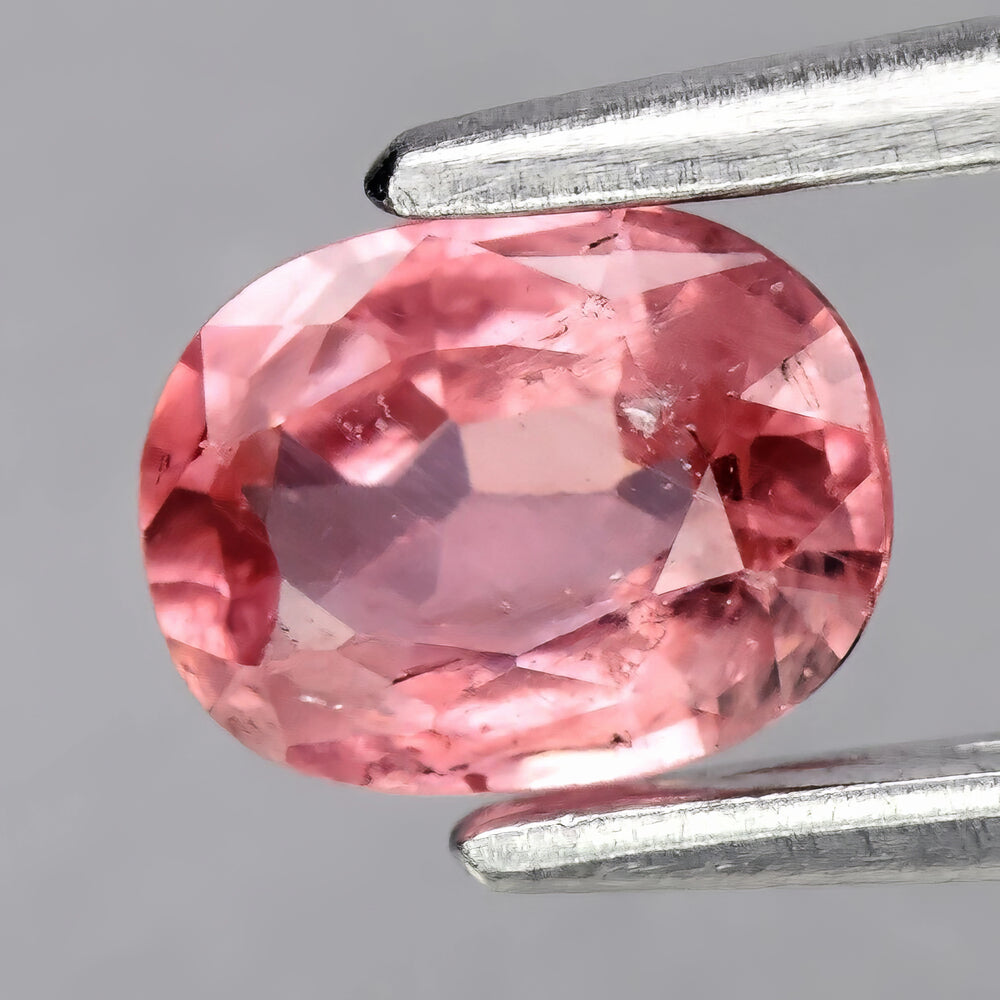 Padparadža safyras: išskirtinis brangakmenis, prabanga alsuojantis lobis